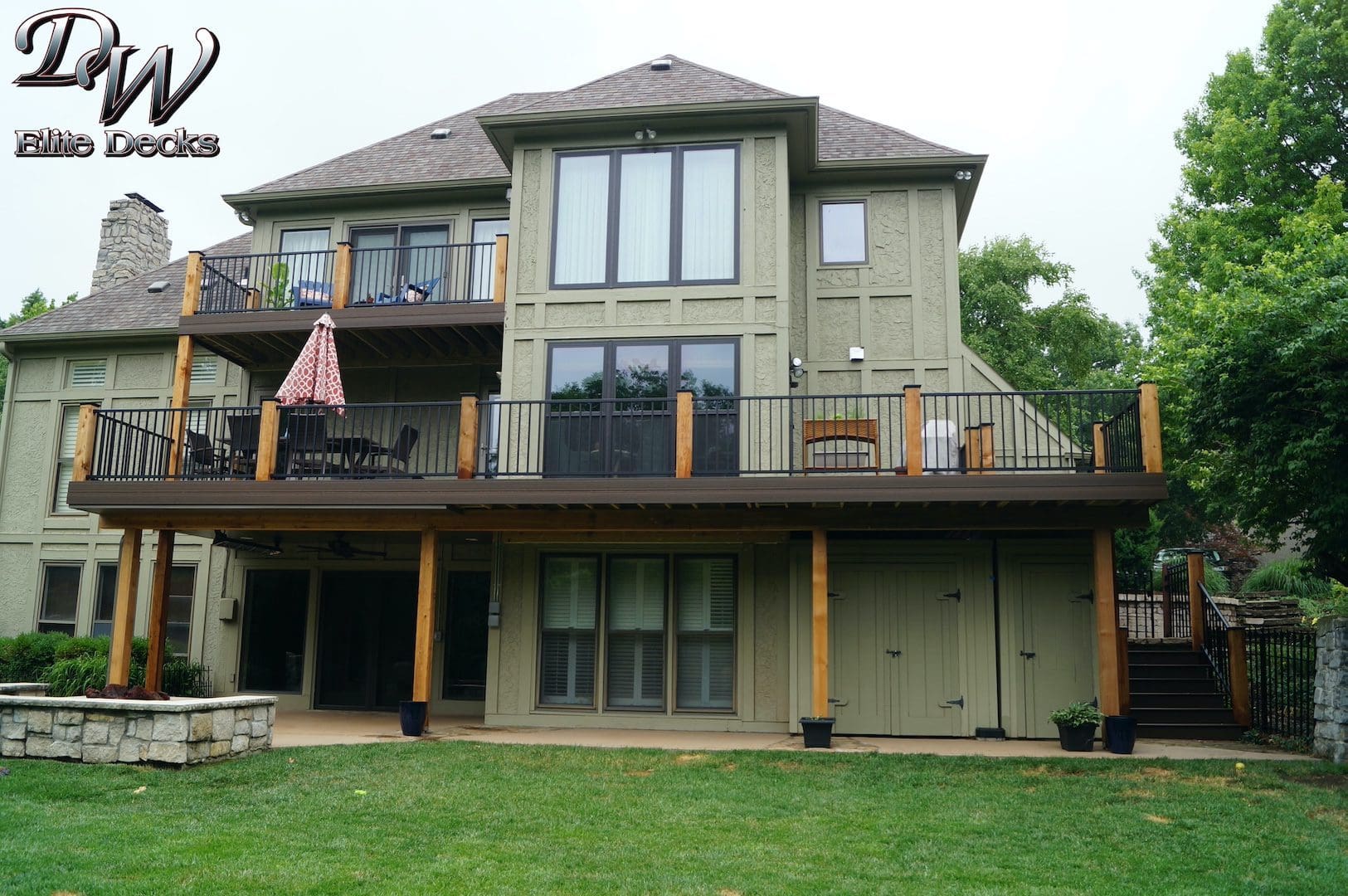 Composite Deck located in Leawood, Kansas