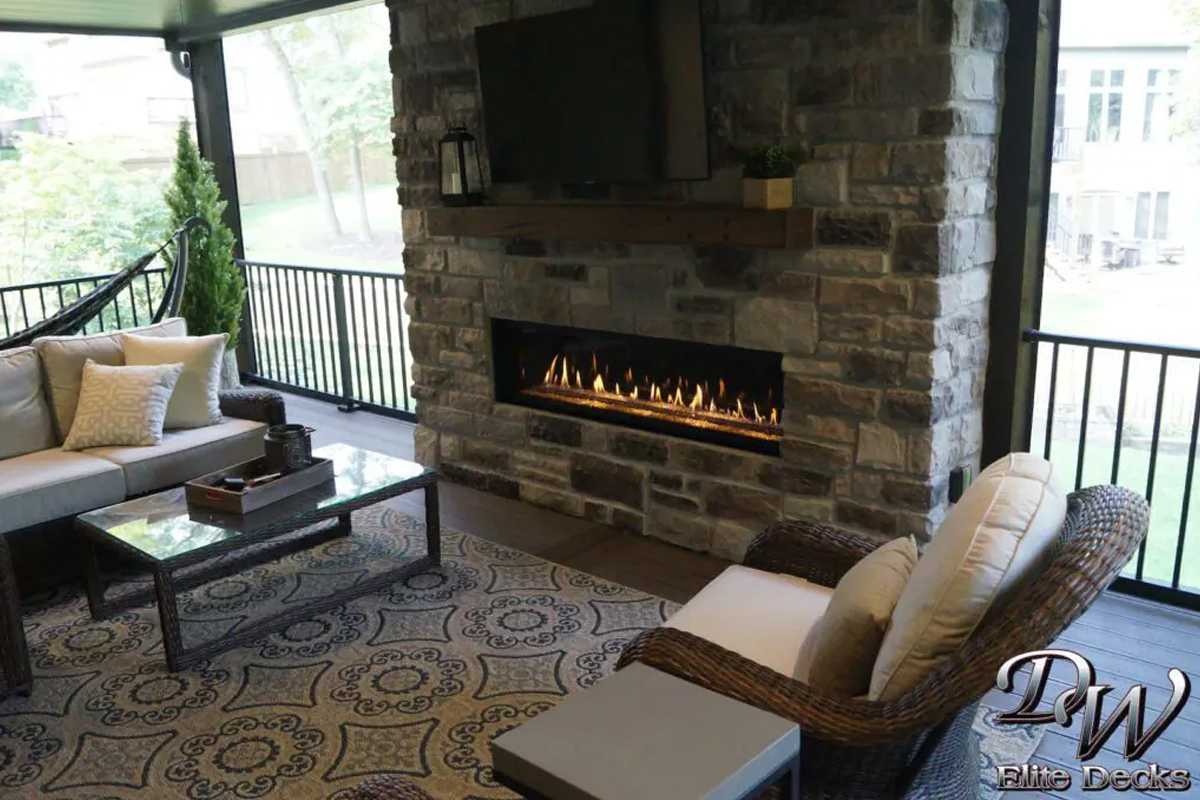 Outdoor Fireplaces Image Banner